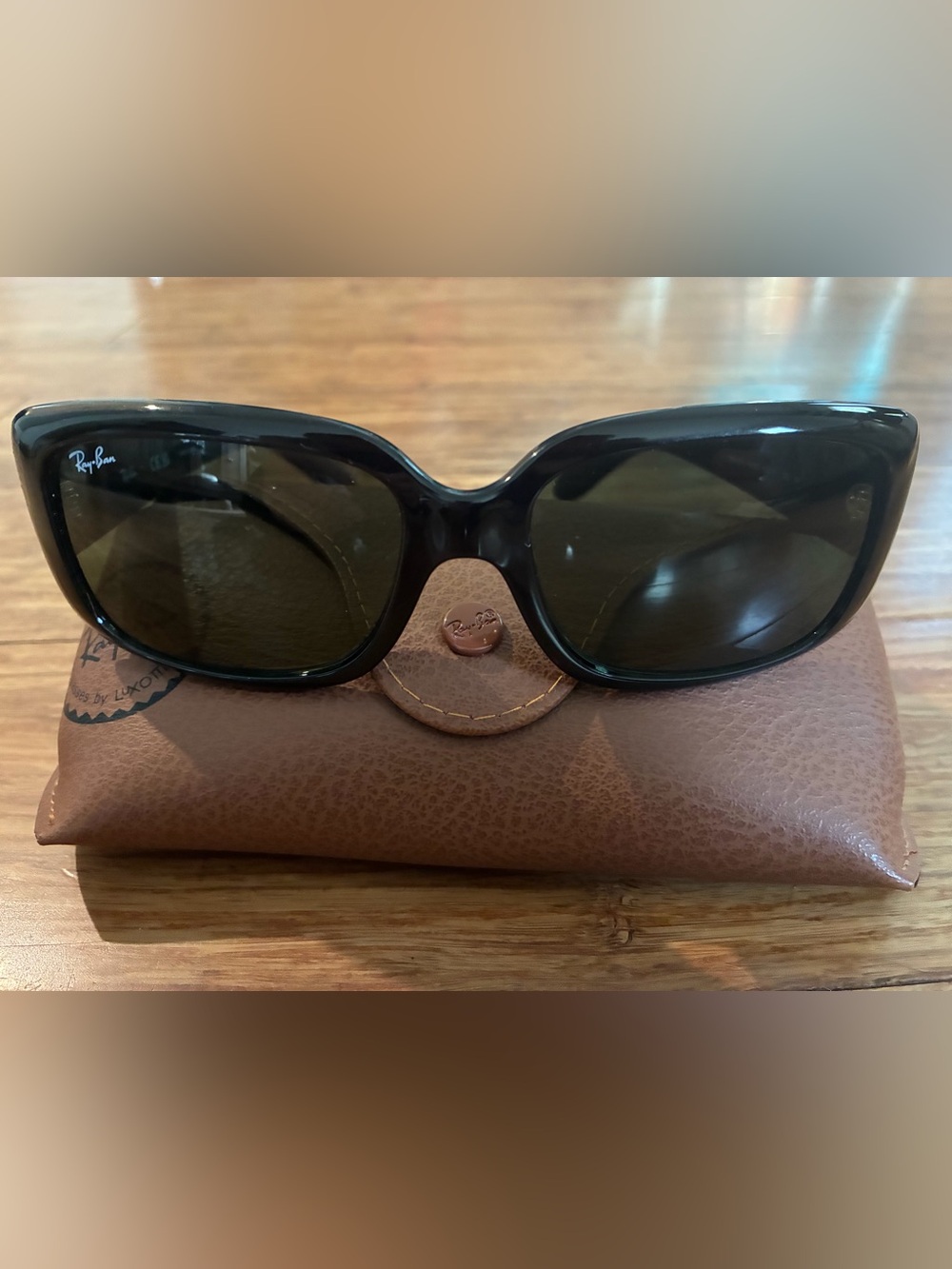 Ray-Ban Women’s Black Frame Sunglasses with Brown Case
